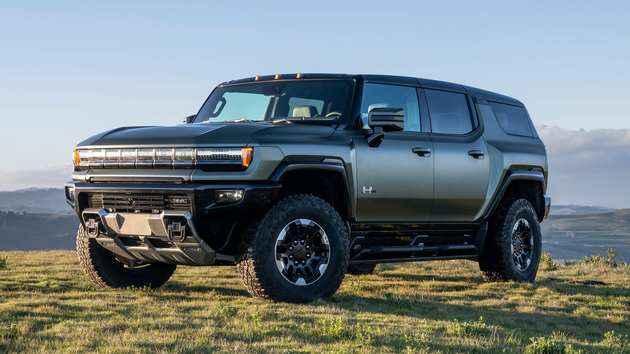 2025 GMC Hummer EV SUV Review: Range, Off-Road Capabilities, and Pricing