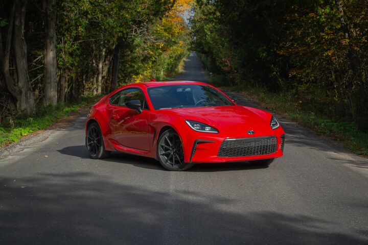 Top Cars That Look Like Sports Cars But Arent: Stylish Alternatives for Speed Lovers