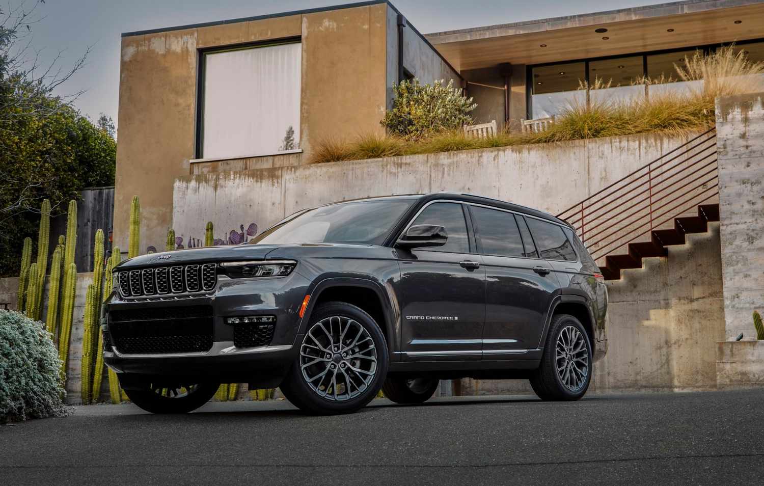 Best Mom SUV Luxury Picks: Safe, Spacious, and Chic for Family Life