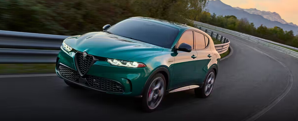 Explore the 2024 Alfa Romeo Tonale Sprint SUV: Price, Performance, and More.