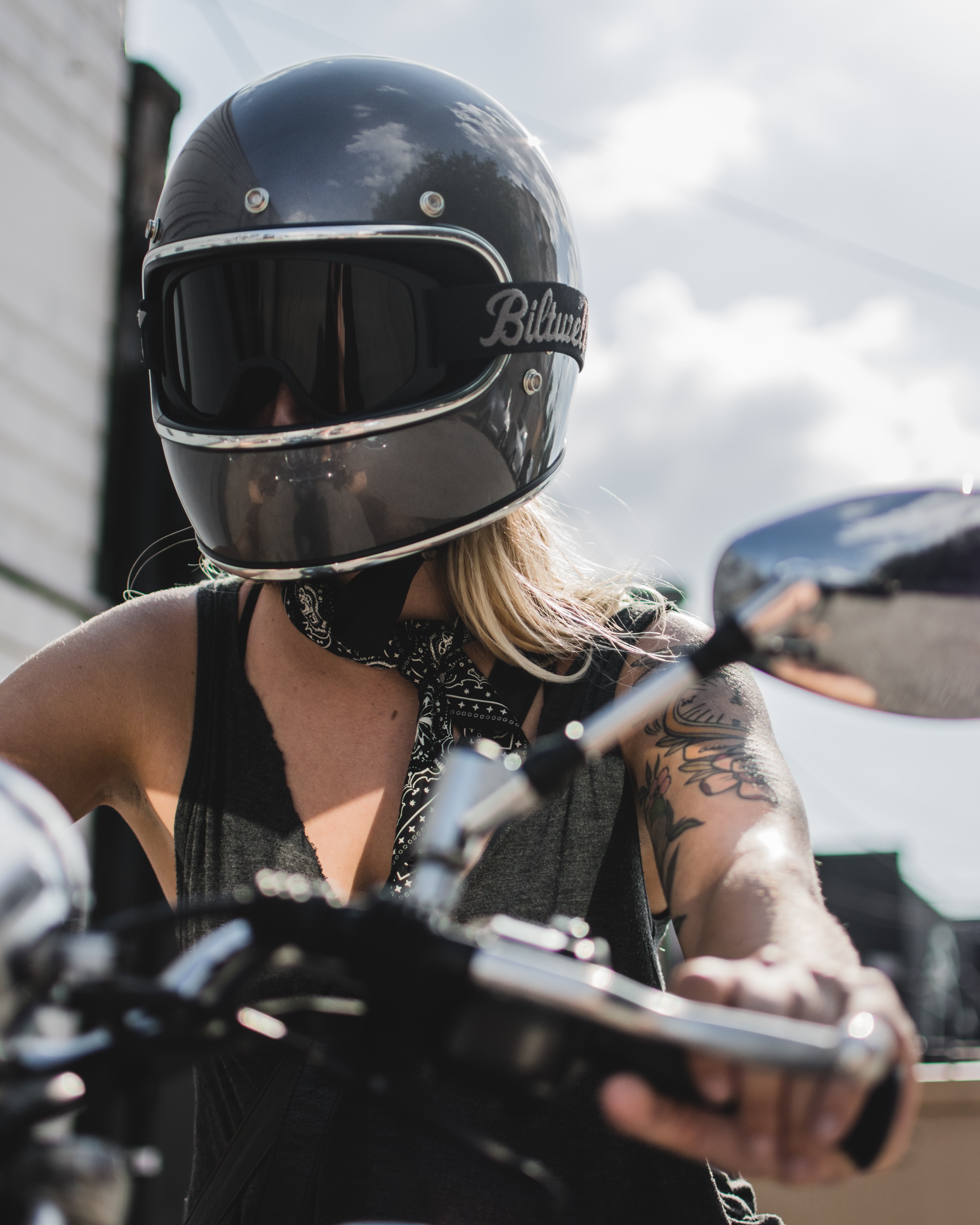 Motorcycle Helmet for Women Buying Guide: Stay Protected!