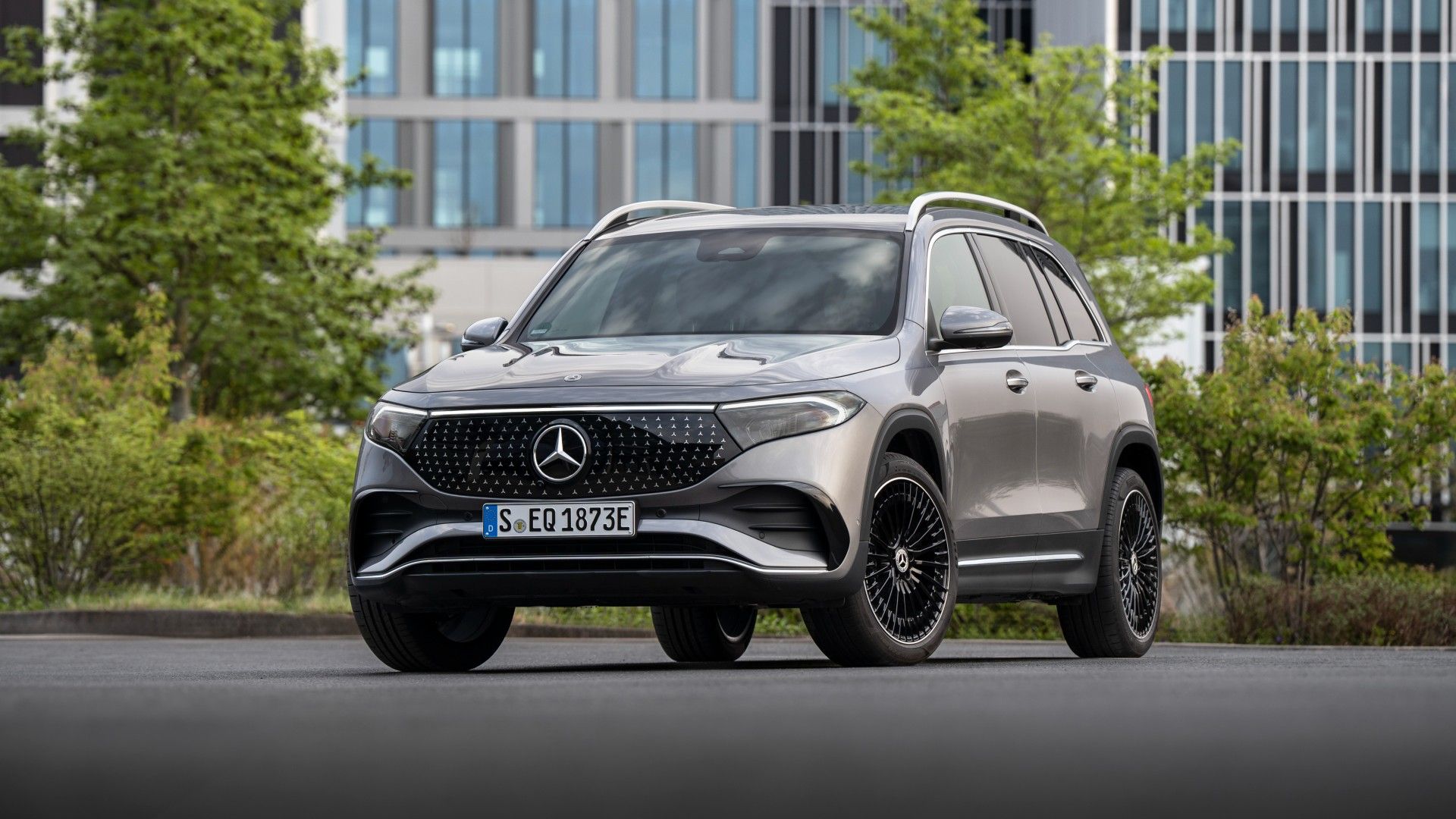 Compare Electric SUVs: 2024 Mercedes-Benz EQB350 4MATIC vs. the competition.
